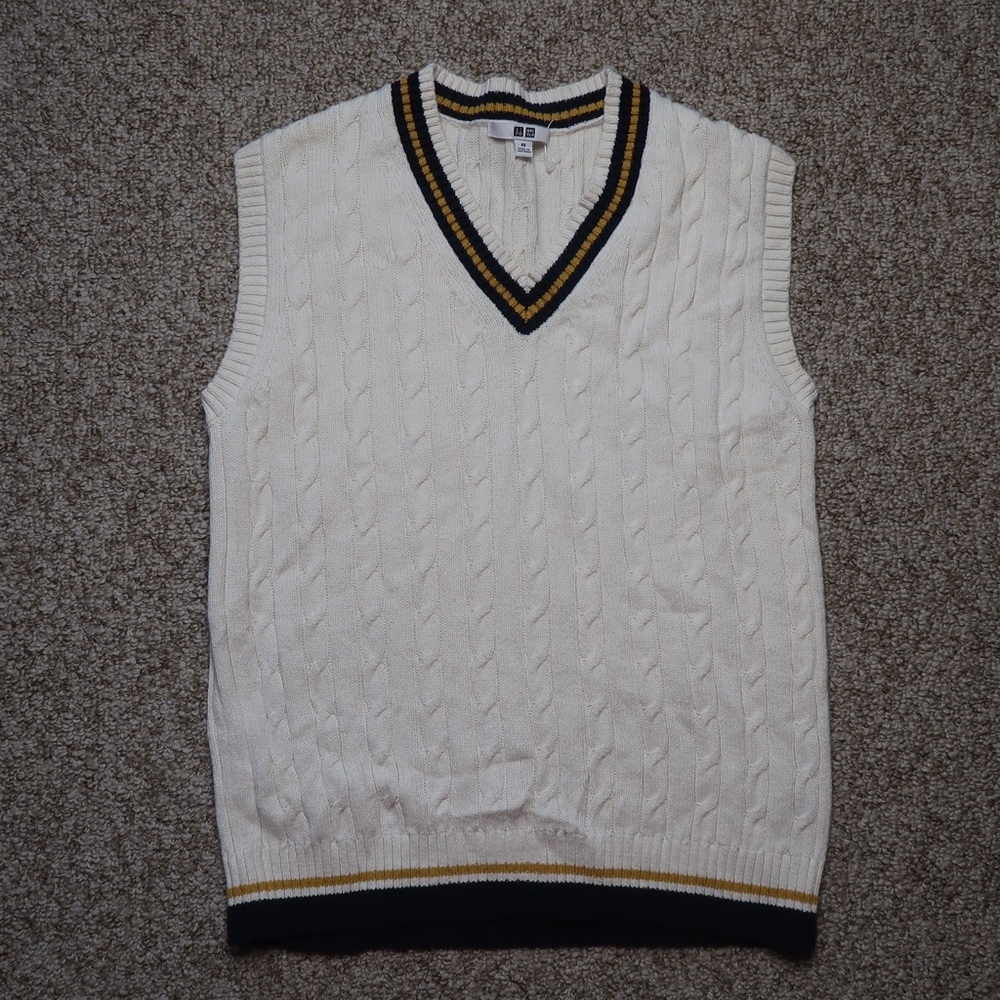 UNIQLO Cable V-Neck Vest